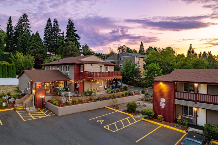 Riverview Lodge — , 
